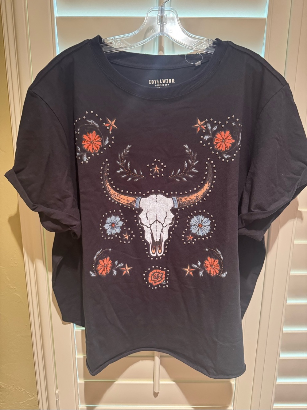 Idyllwind Black Crewneck Tee with White Logo Print xxl